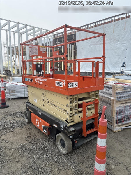 2023 JLG ES3246