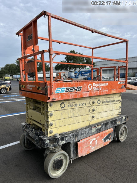 2022 JLG ES3246