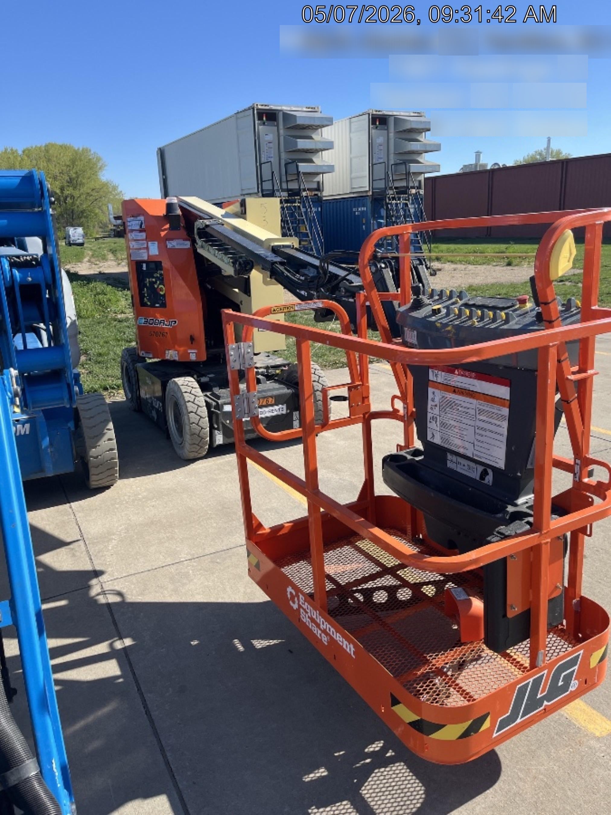 2025 JLG E300AJP
