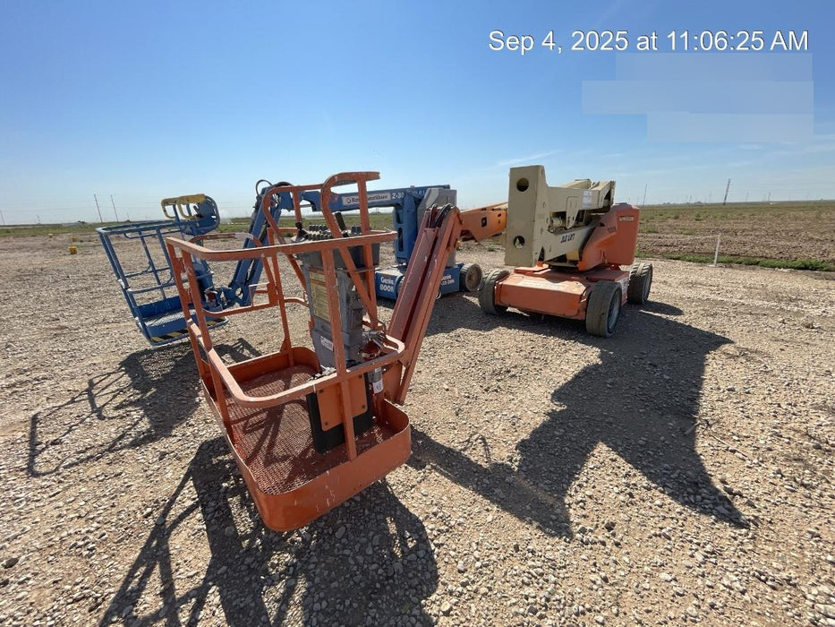 2016 JLG E450AJ