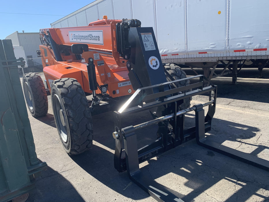 2020 Skytrak 8042 74 Hp, FF Tires, Work Lights, Beacon, Aux Hydraulics, Back up Alarm, Lifting Eye, ES Decals