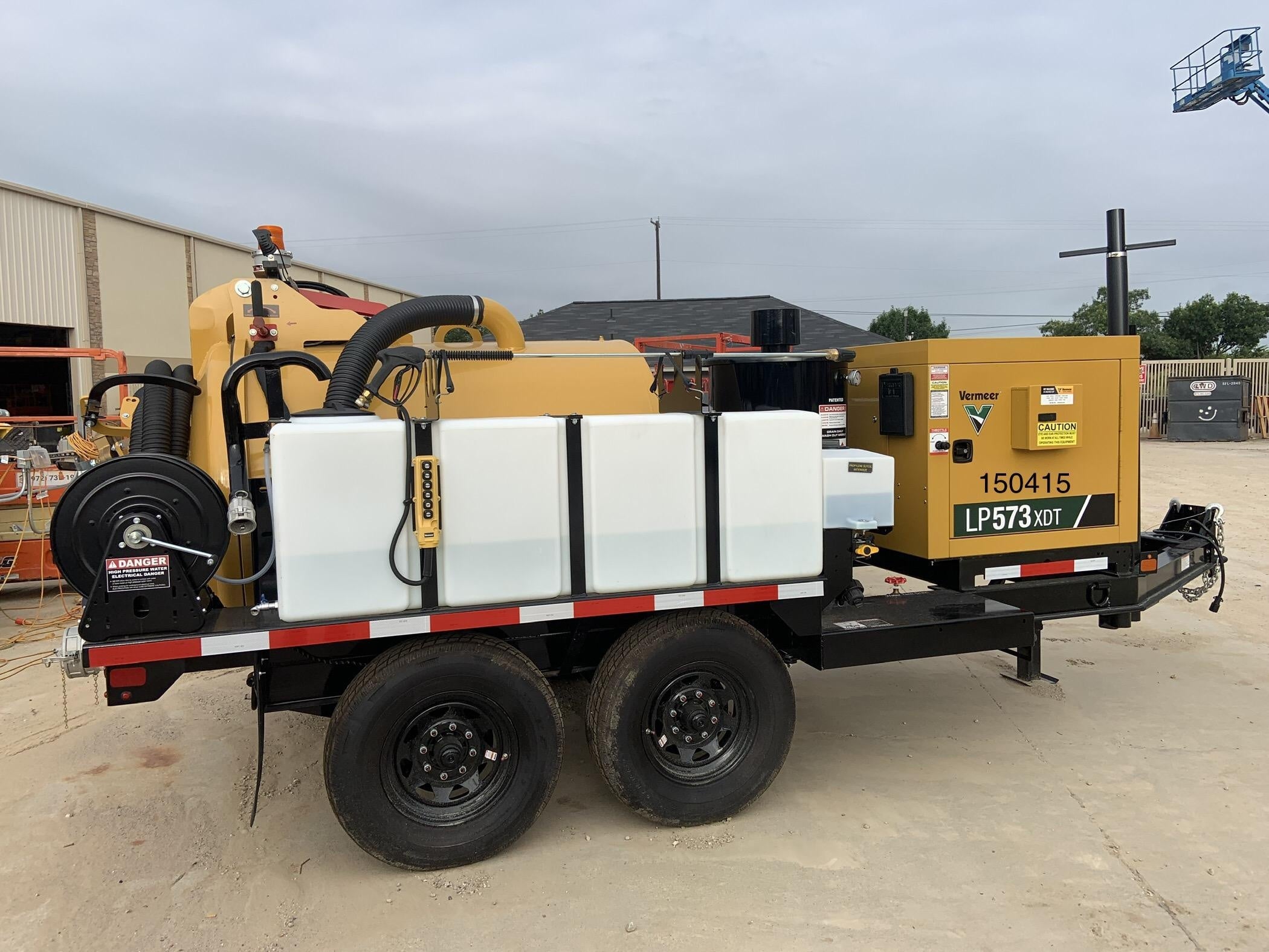 2021 Vac-Tron LP573XDT T4 Koehler Diesel Engine, 500 Gallon Debris Tank, x2 100 Gallon Water Tanks