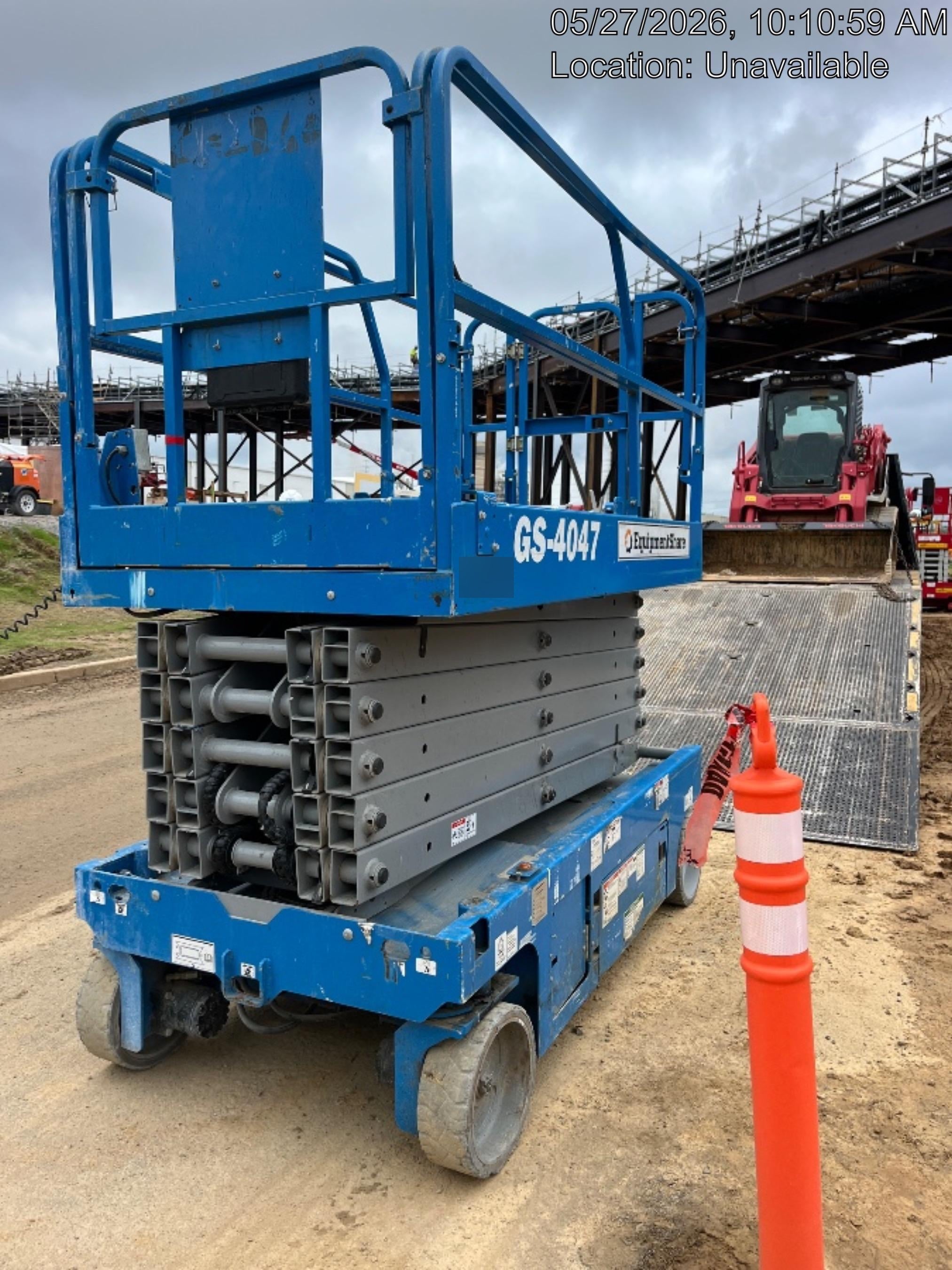 2019 Genie GS-4047 Folding rails with half height swing gate