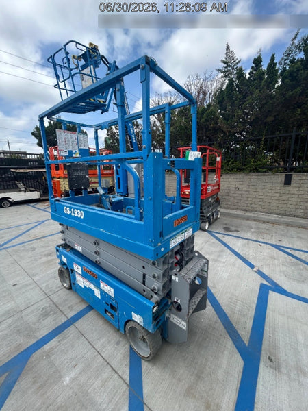 2020 Genie GS-1930 Solid Non Marking Tires, Beacon, Folding rails with half height swing gate, 800W Inverter