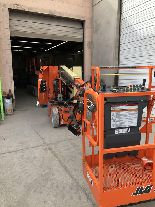 2019 JLG E300AJP