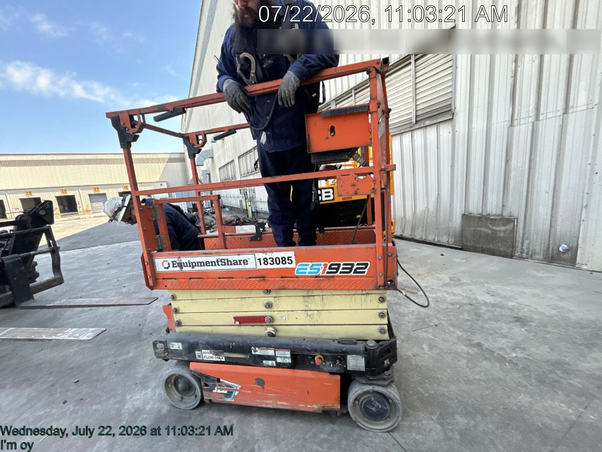 2021 JLG ES1932