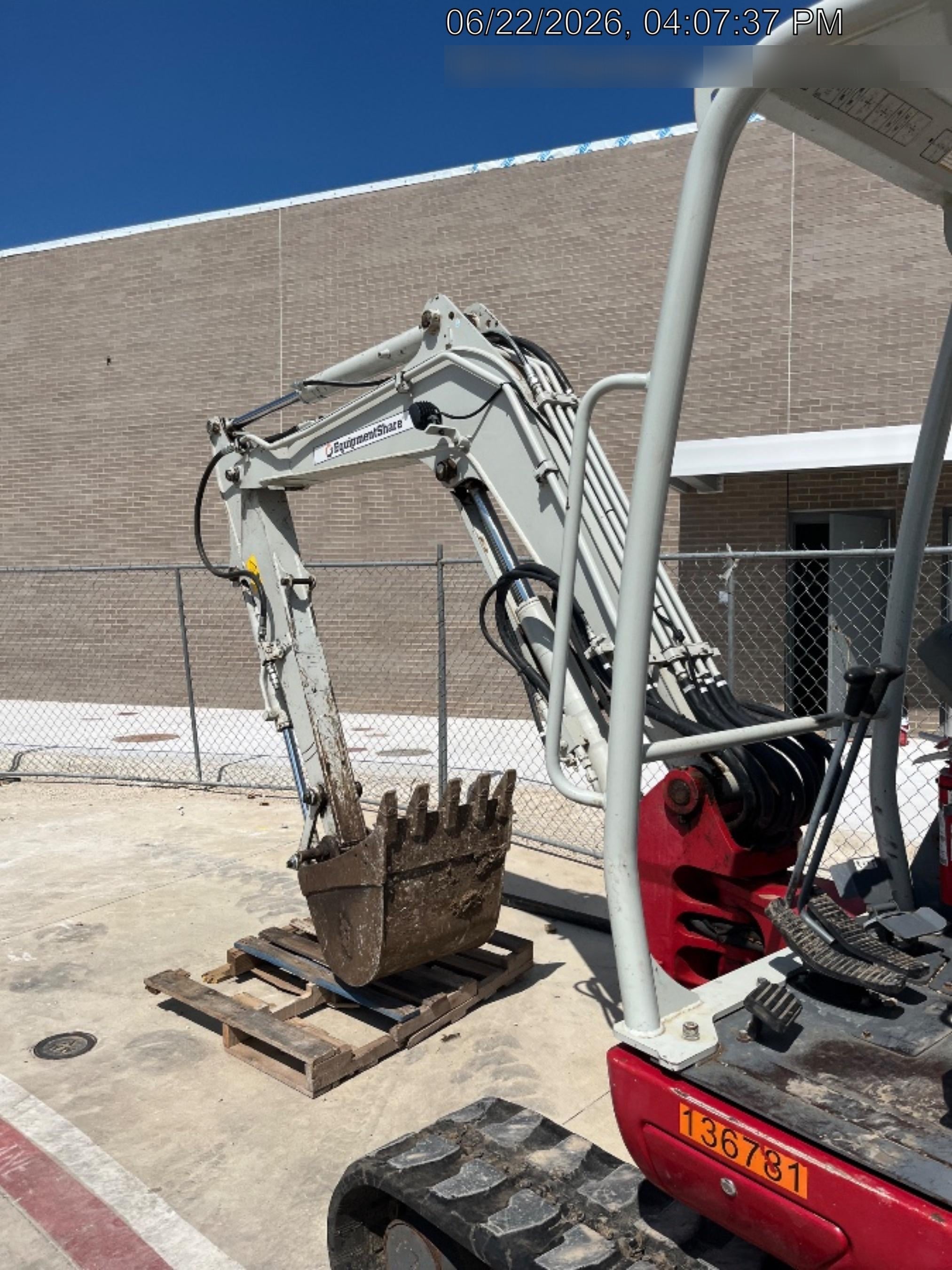 2021 TAKEUCHI TB250-2