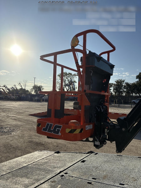 2025 JLG E300AJP