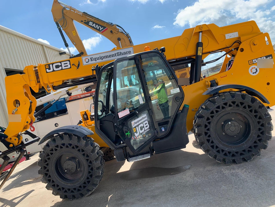 2020 JCB 509-42 Cab/Heat/Air, Solid Tires, Work Lights, Beacon, Aux Hydraulics, Back up Alarm, Lifting Eye, ES Decals