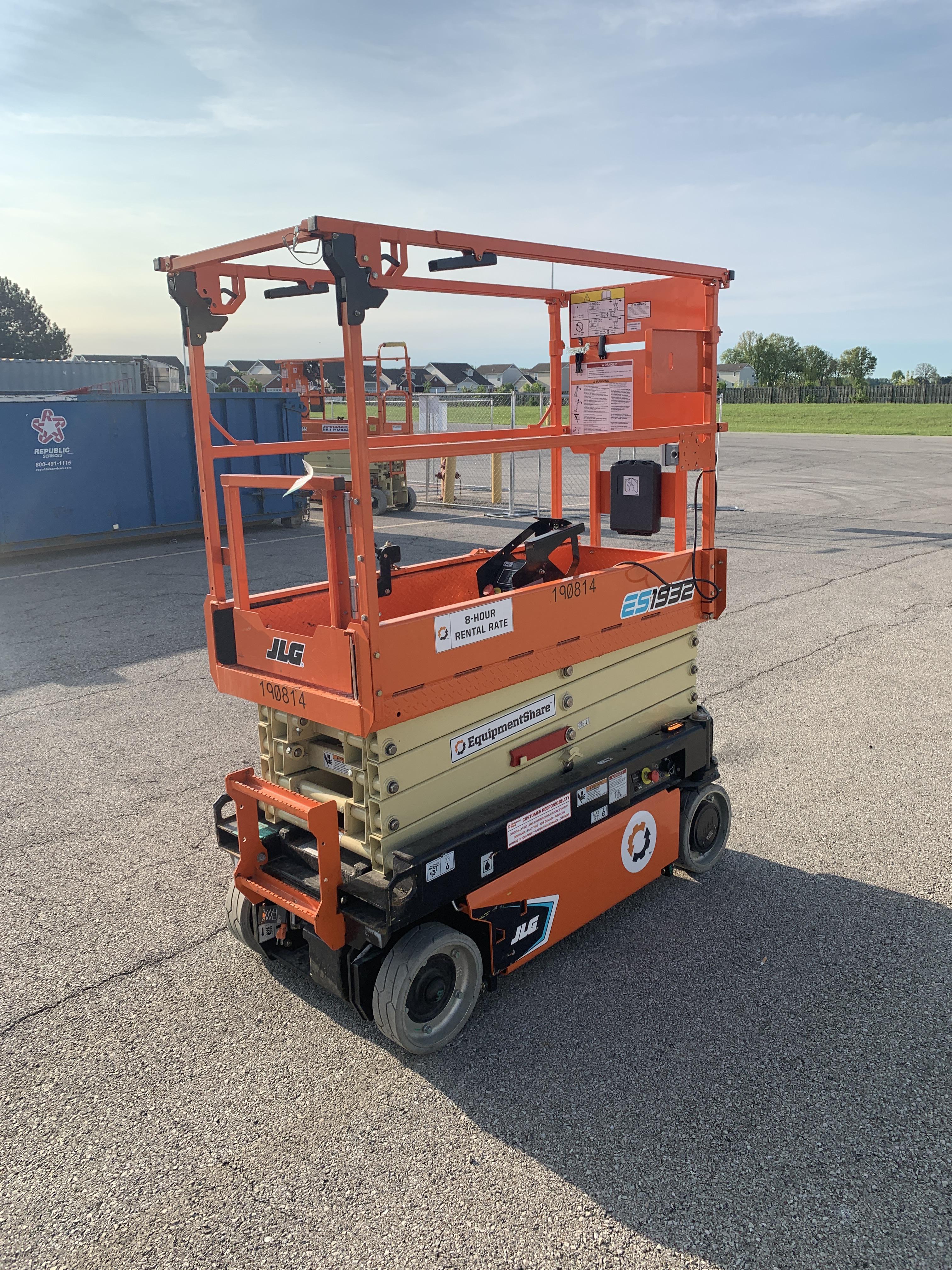 2021 JLG ES1932