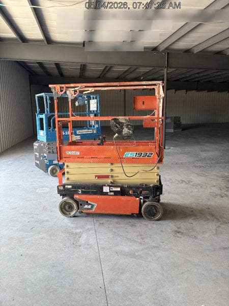 2022 JLG ES1932