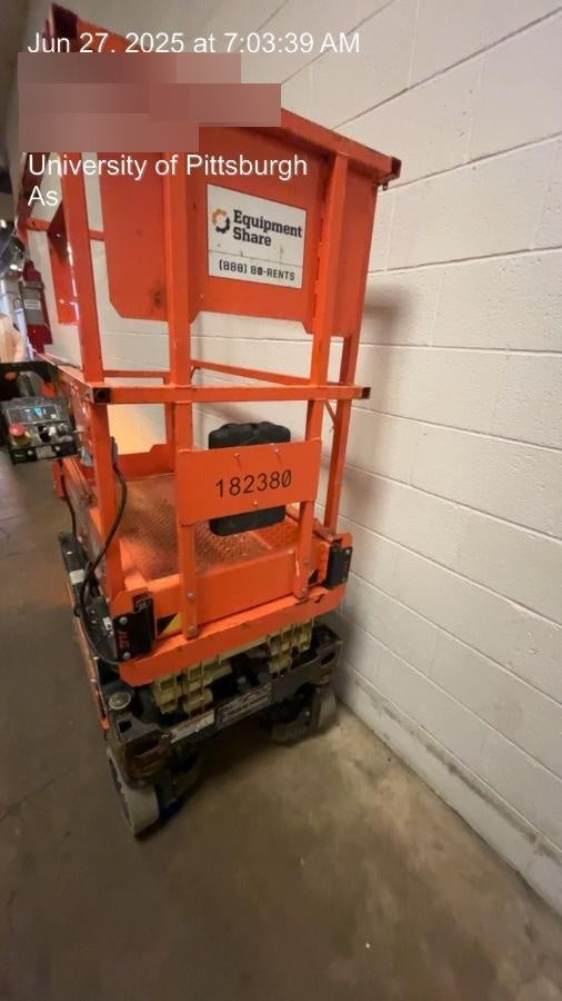 2021 JLG ES1330L
