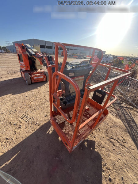 2022 JLG E300AJP