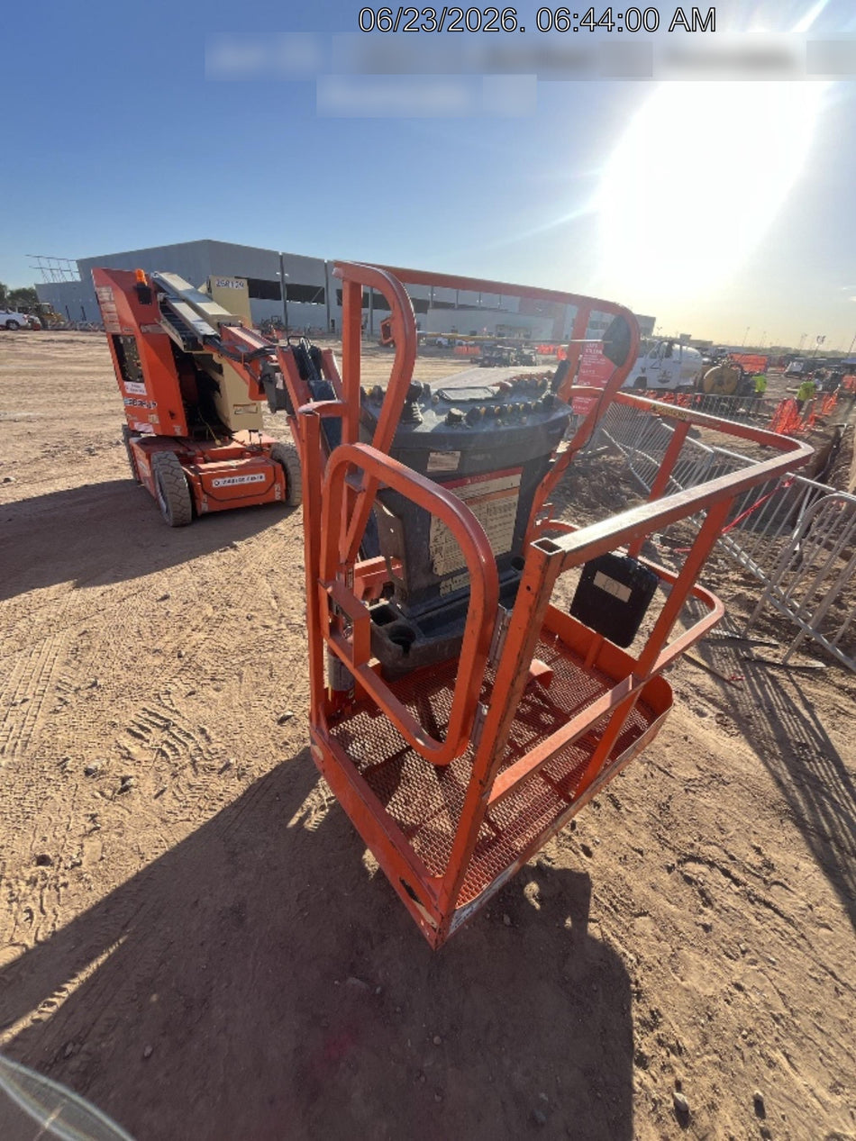 2022 JLG E300AJP