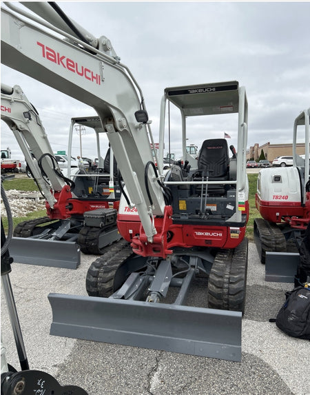 2023 TAKEUCHI TB240RA