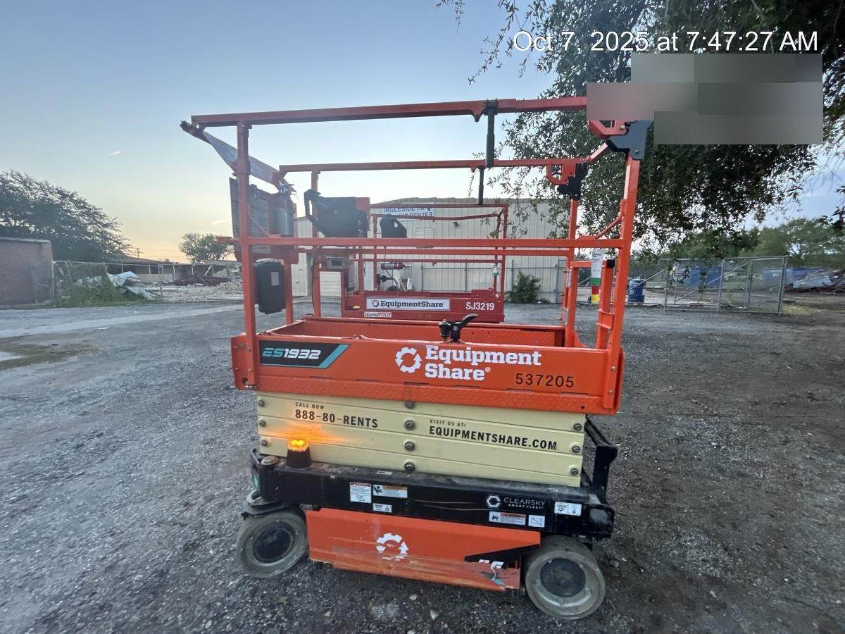 2025 JLG ES1932