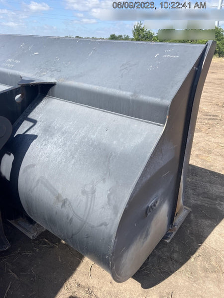 2022 CASE 821G