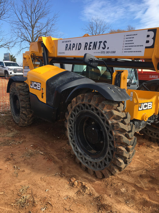 2018 JCB 509-42 74 HP w/CAB/HVAC, Beacon, Aux Hydraulics, Worklights, Solid Tires