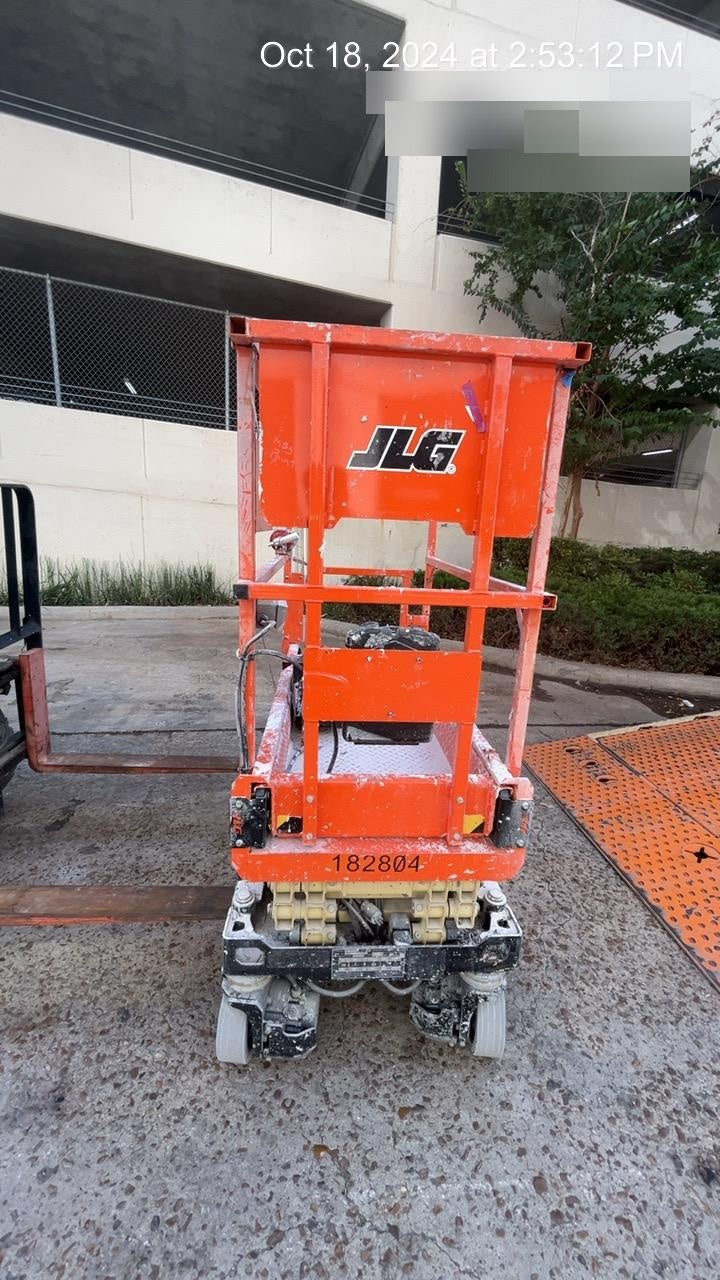 2021 JLG ES1330L
