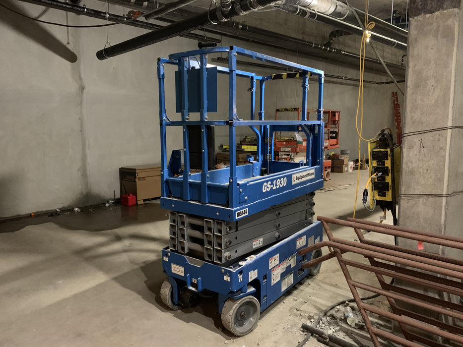 2020 Genie GS-1930 Solid Non Marking Tires, Beacon, Folding rails with half height swing gate, 800W Inverter