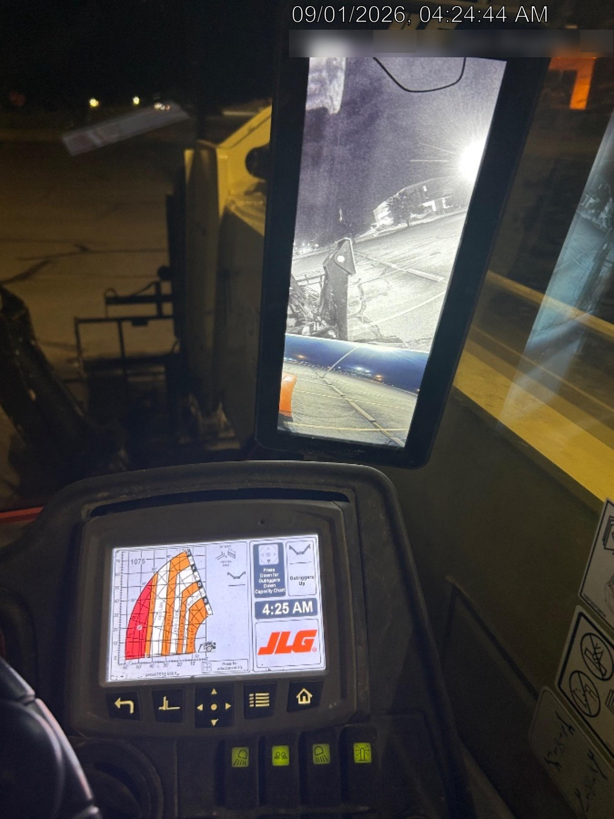 2022 JLG 1075