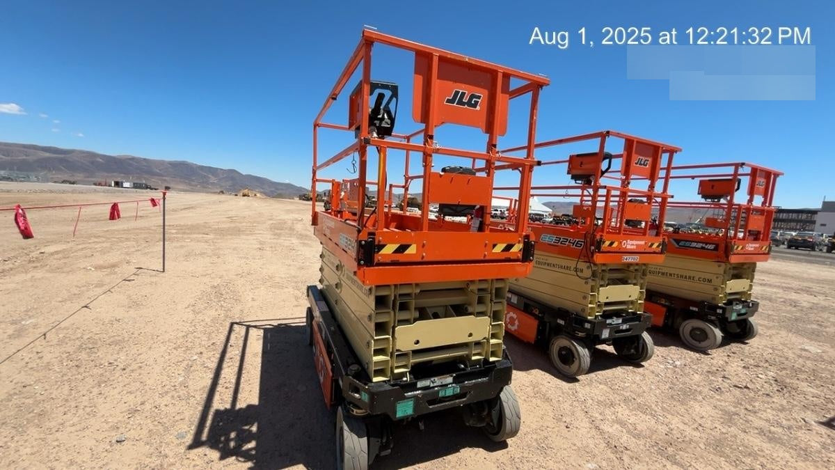 2022 JLG ES3246
