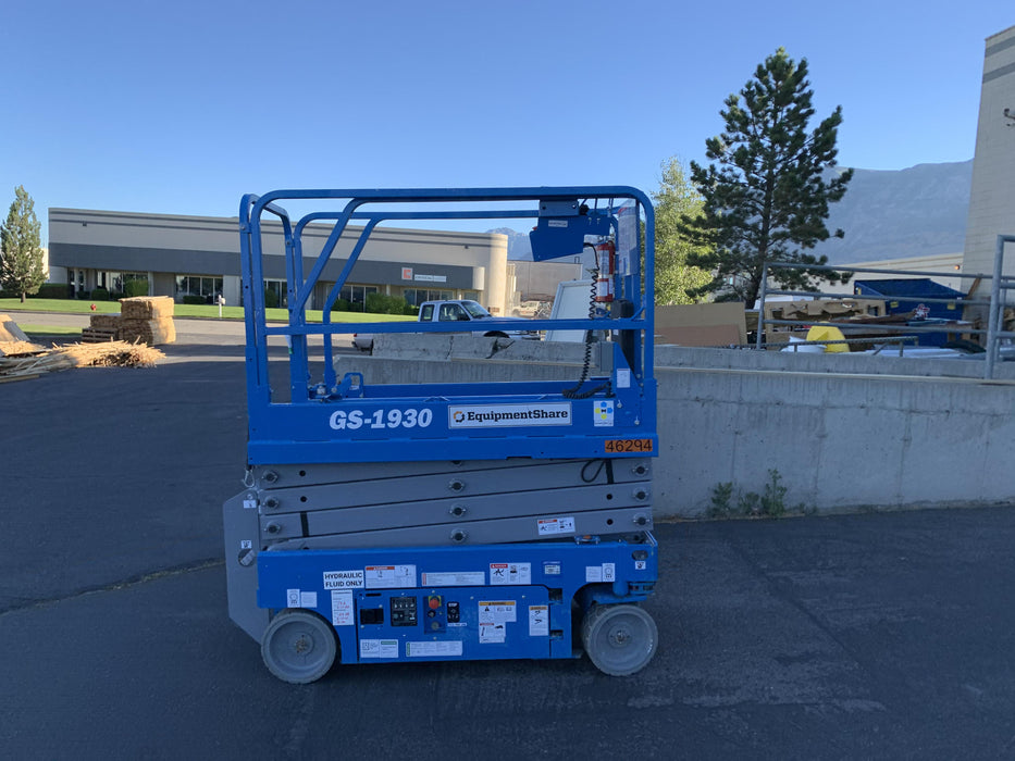 2019 Genie GS-1930 Fixed rails with chain Entry