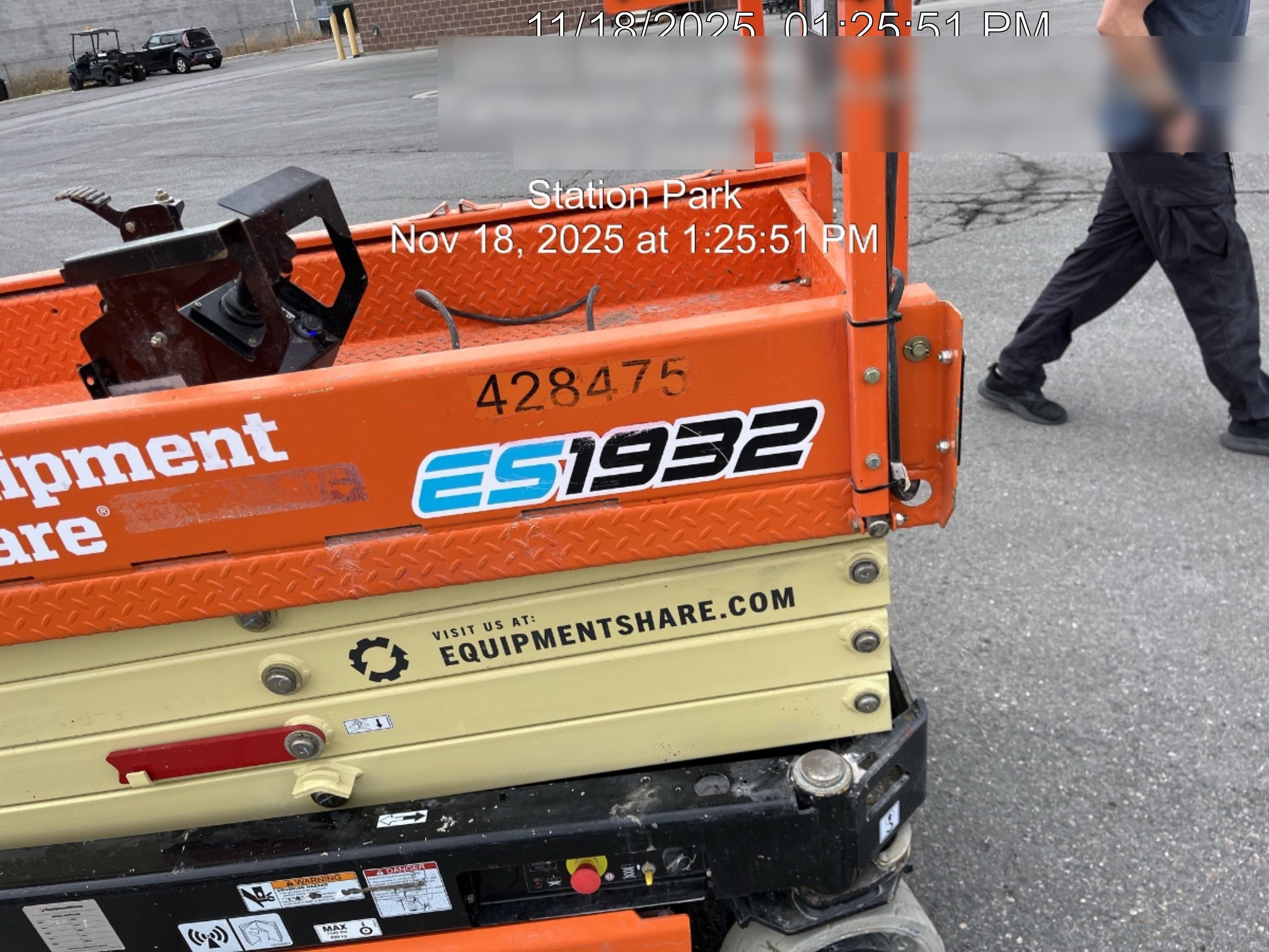 2024 JLG ES1932