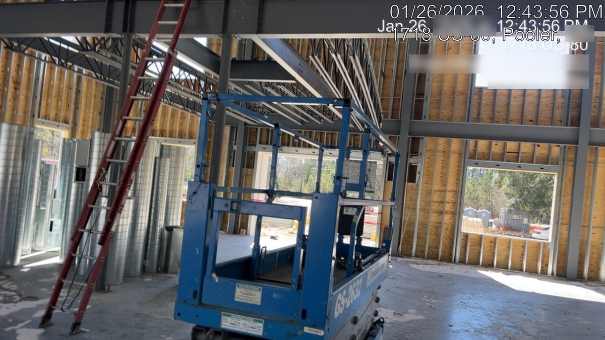 2019 Genie GS-2632 Folding rails with half height swing gate