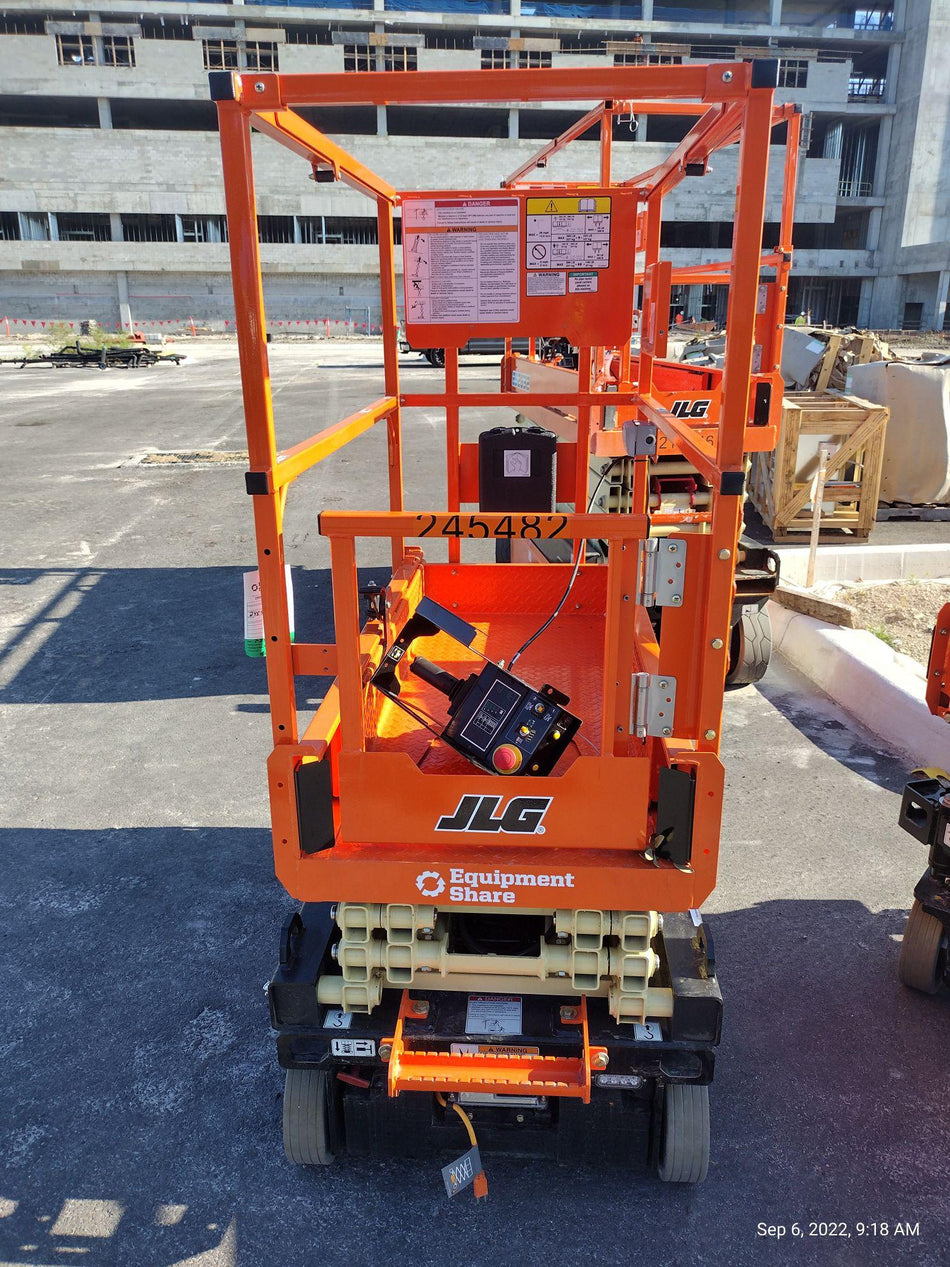 2022 JLG ES1330L