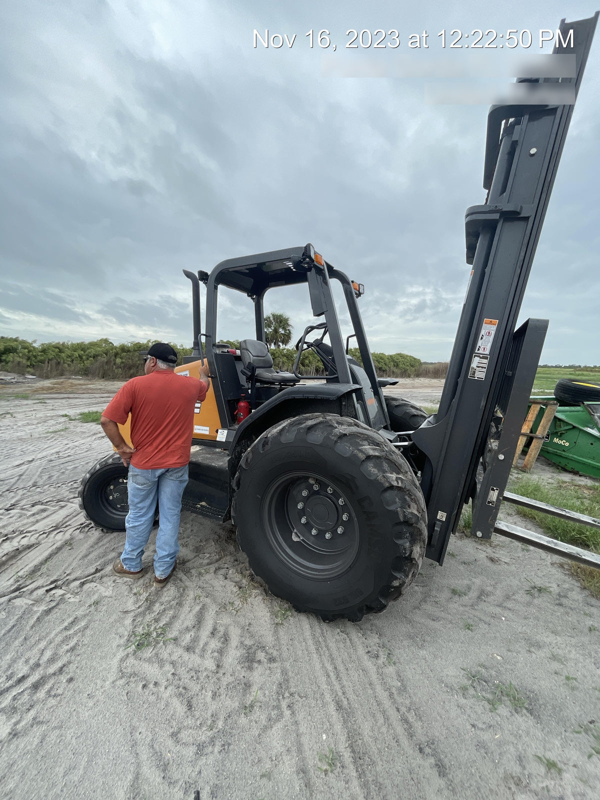 2023 CASE 588H