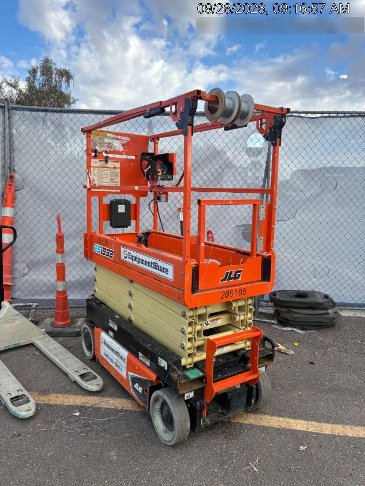 2022 JLG ES1932