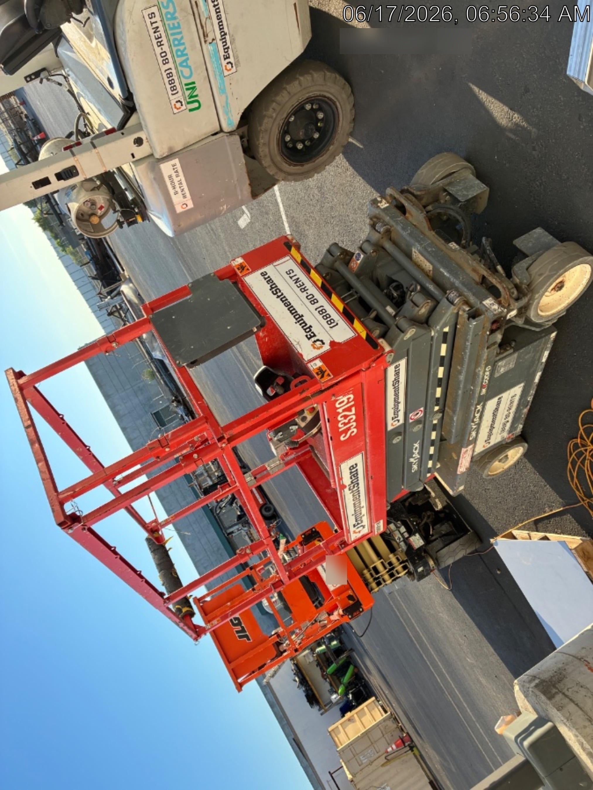 2020 Skyjack SJIII-3219 Solid NM Tires, Half height spring hinged entry gate, Dual Beacons, 800W Inverter