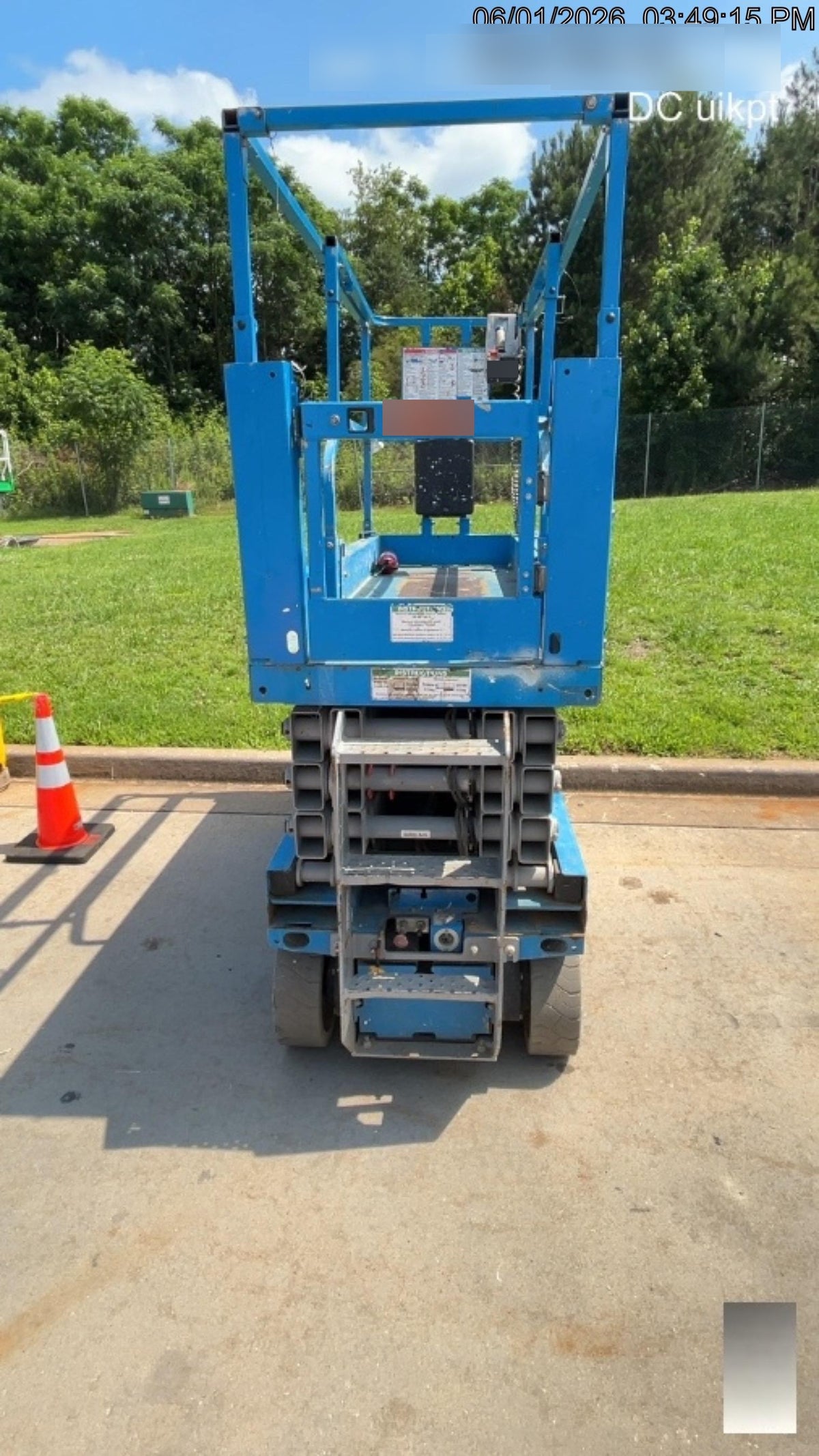 2019 Genie GS-2632 Folding rails with half height swing gate