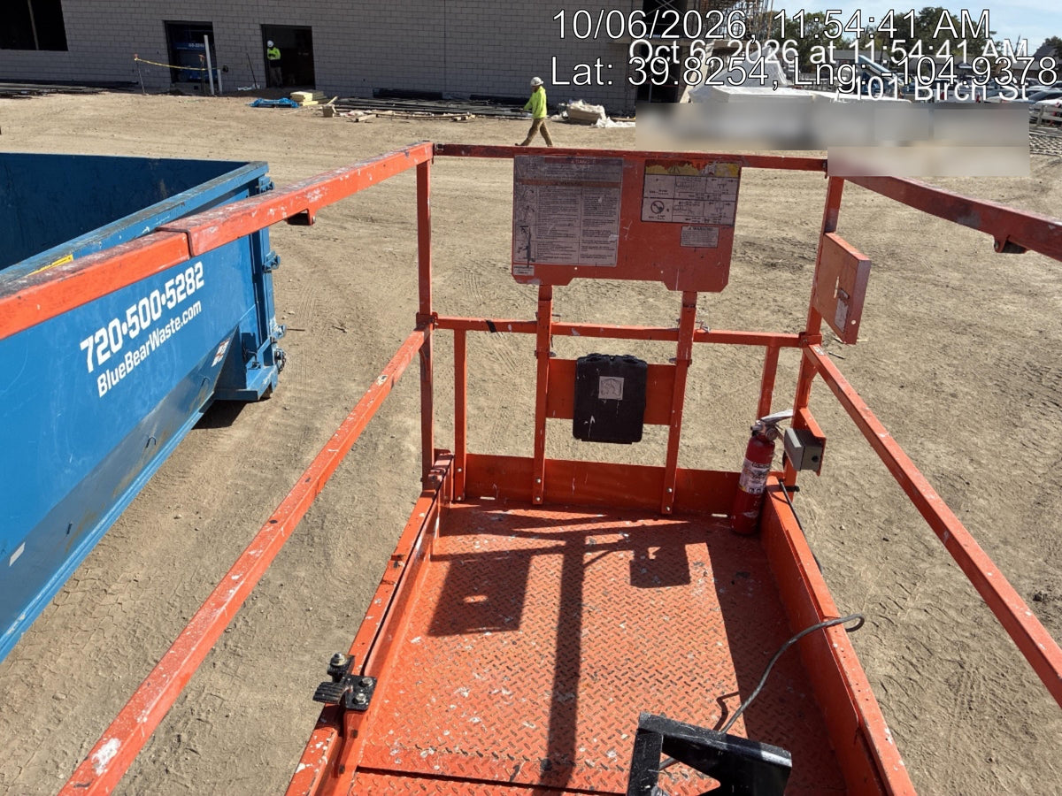 2023 JLG ES3246