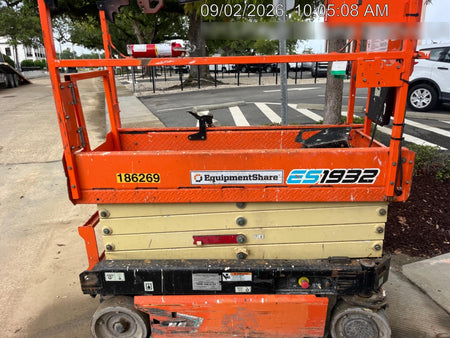 2021 JLG ES1932