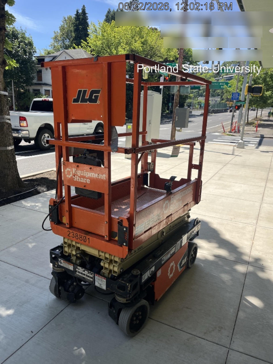 2022 JLG ES1330L