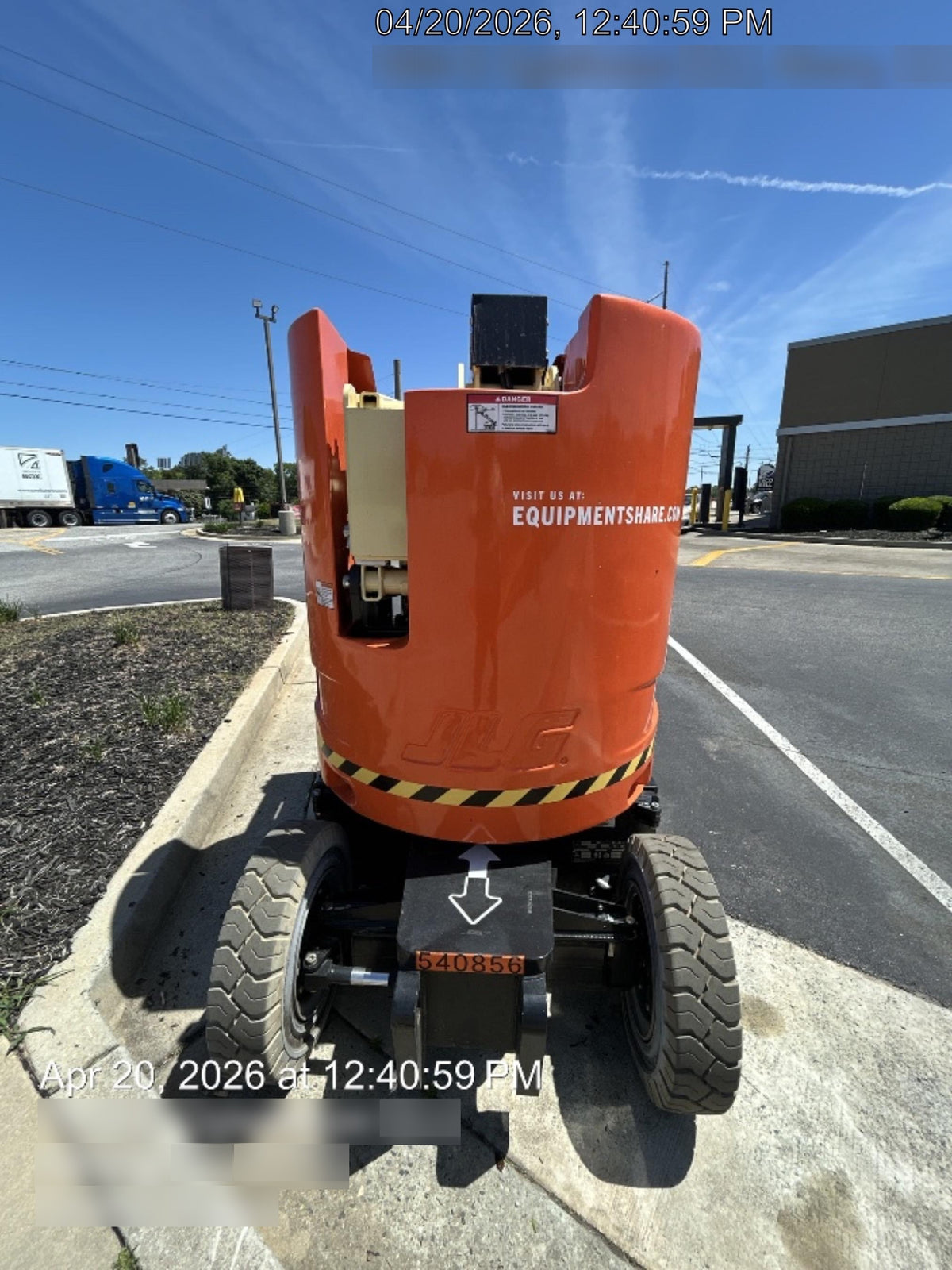 2025 JLG E300AJP