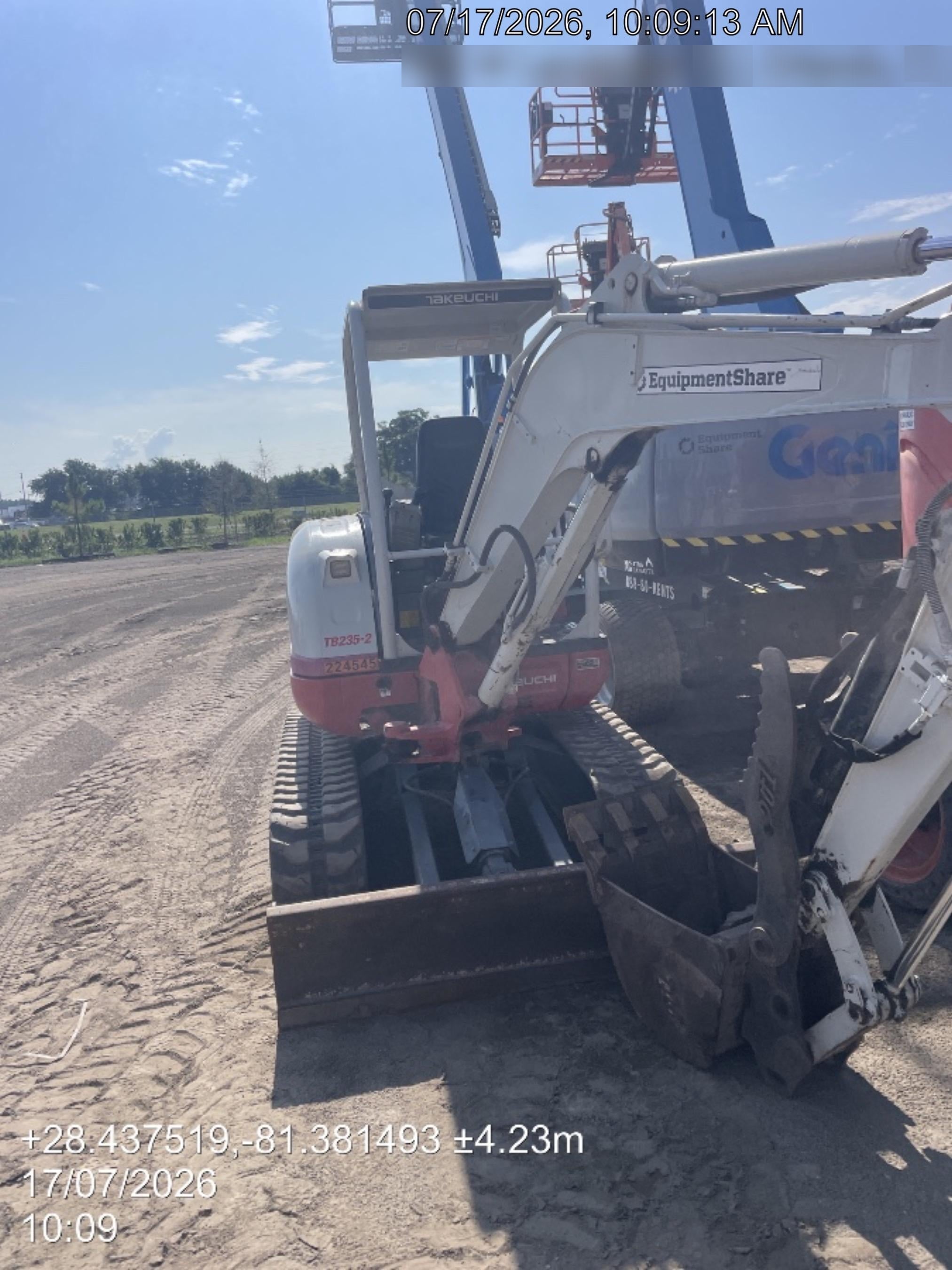 2022 TAKEUCHI TB235-2R