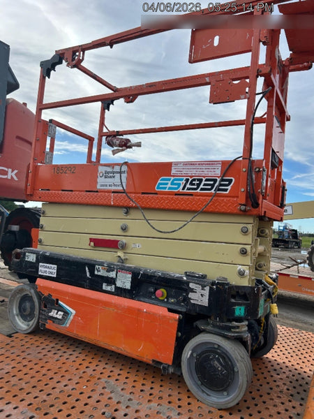 2024 JLG ES1932