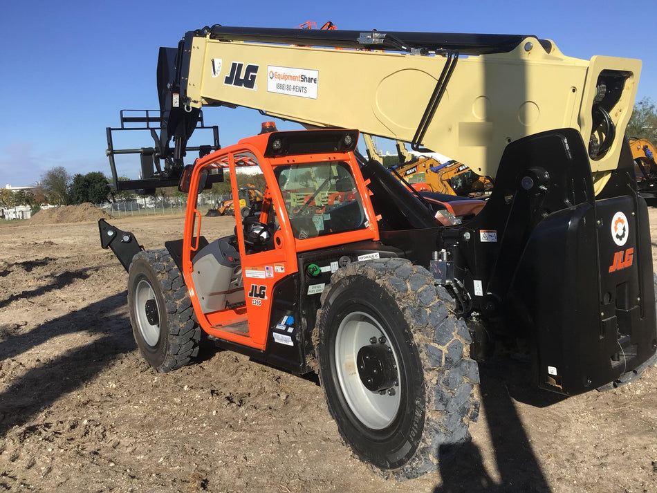 2019 JLG 1255