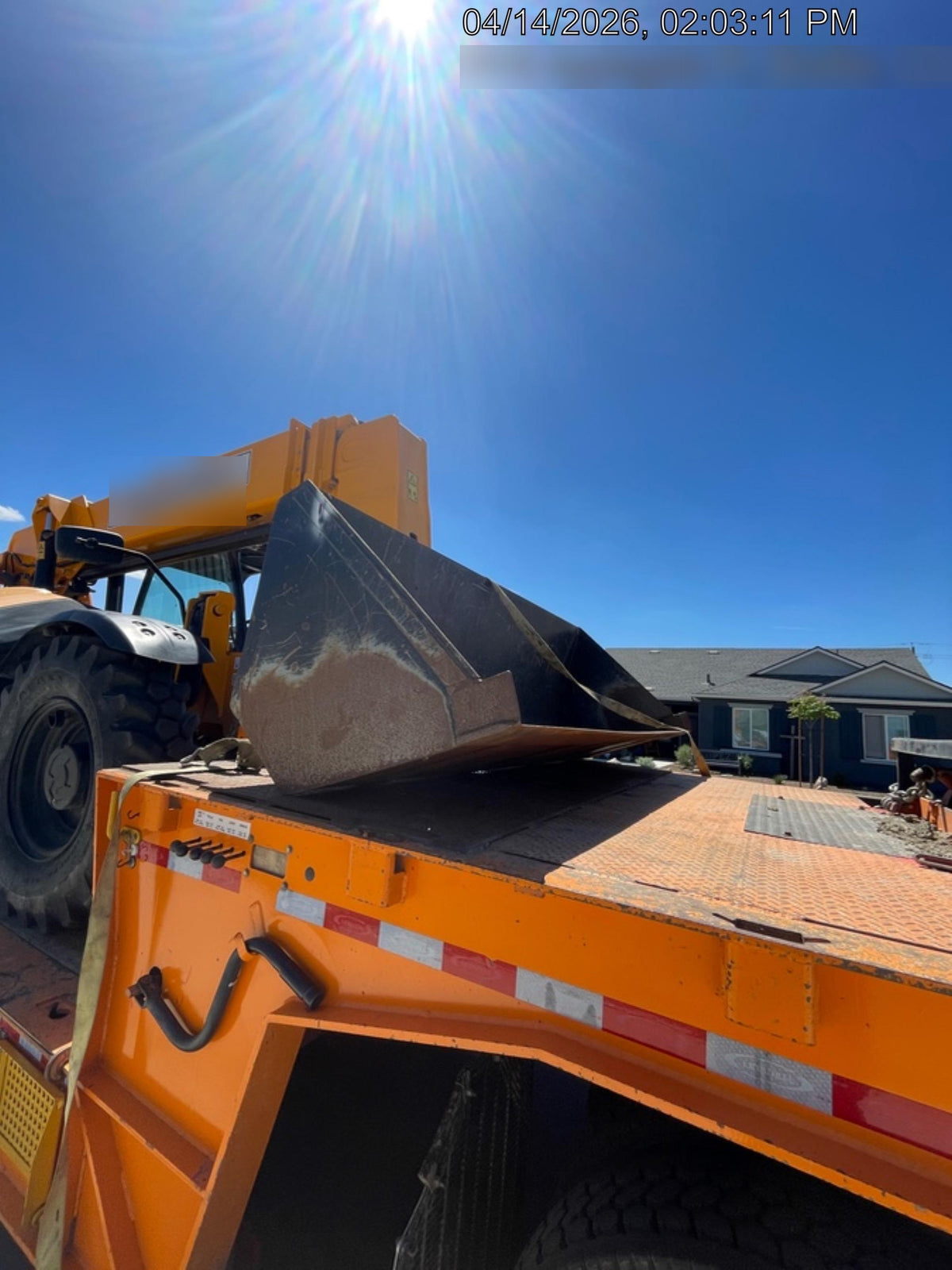 2022 JLG 1001100823
