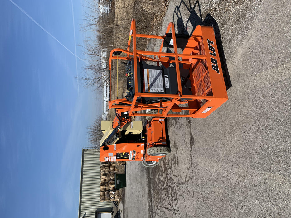 2019 JLG E300AJP
