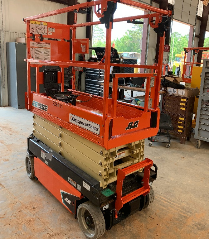 2022 JLG ES1932