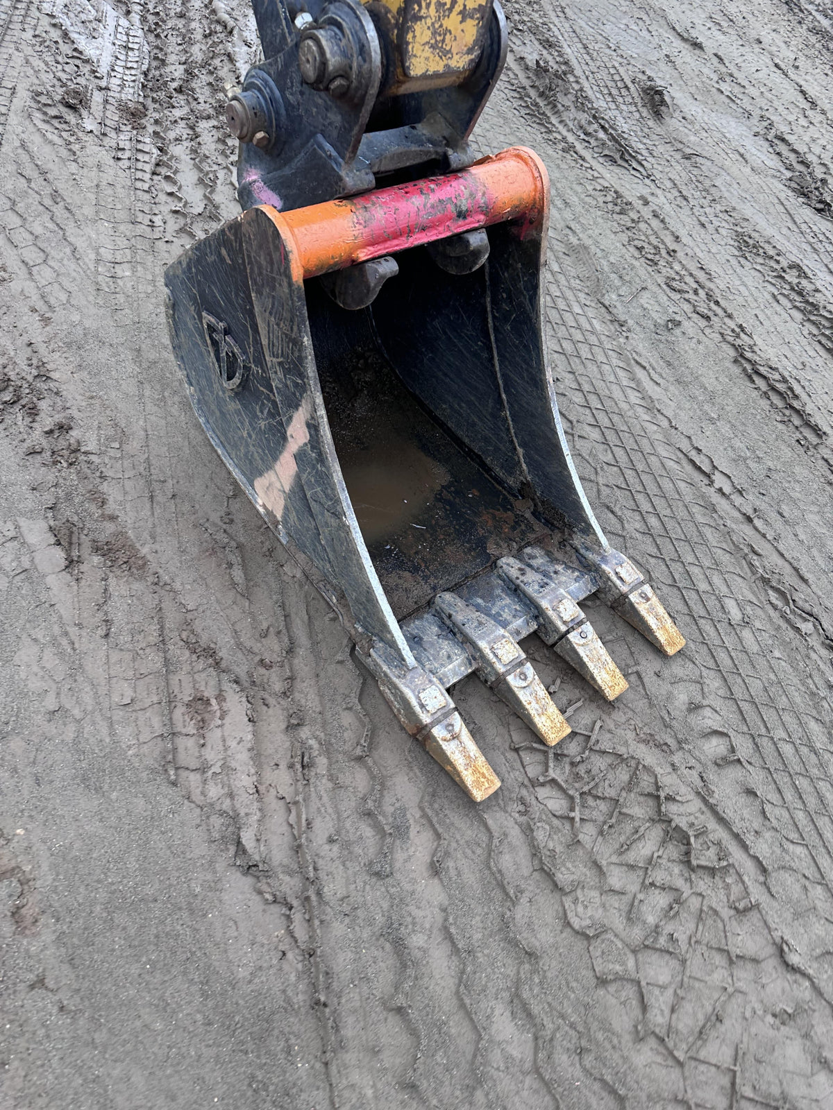 2022 PALADIN 18" Tooth Bucket, Paladin