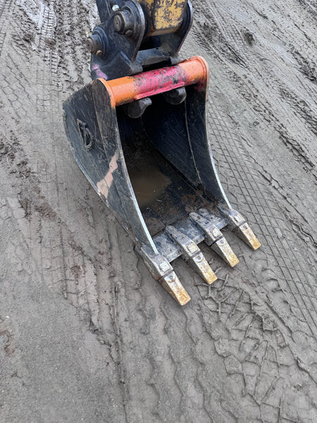 2022 PALADIN 18" Tooth Bucket, Paladin