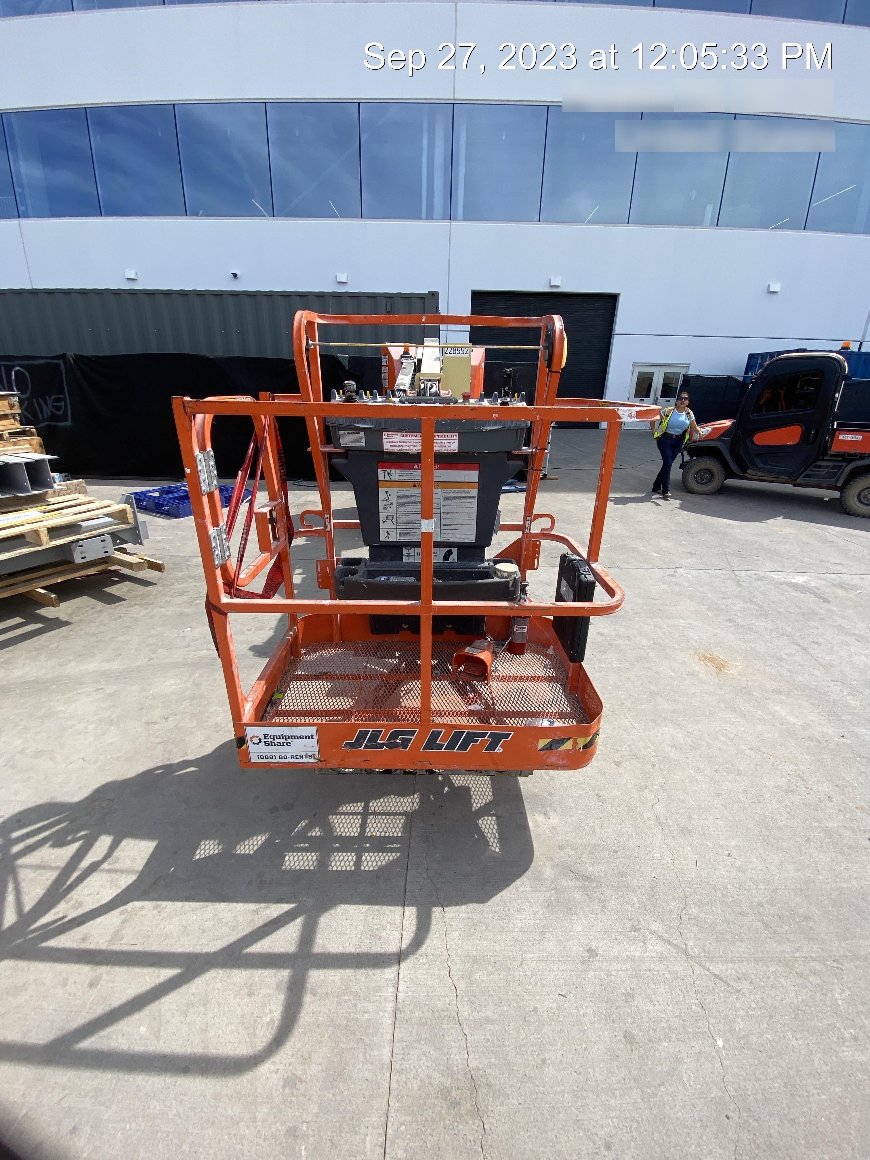 2022 JLG E300AJP