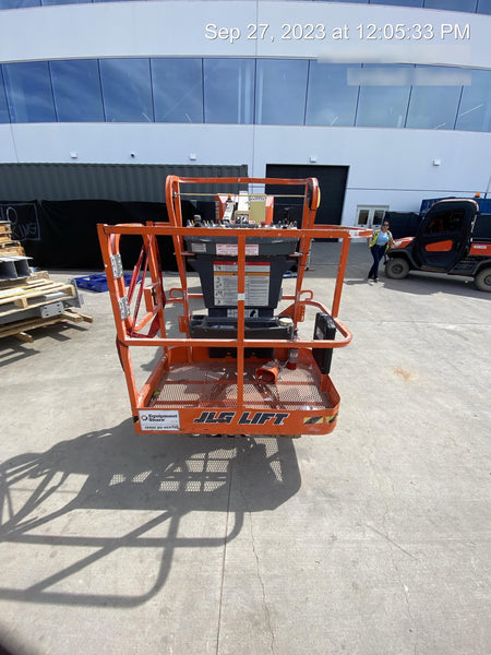 2022 JLG E300AJP