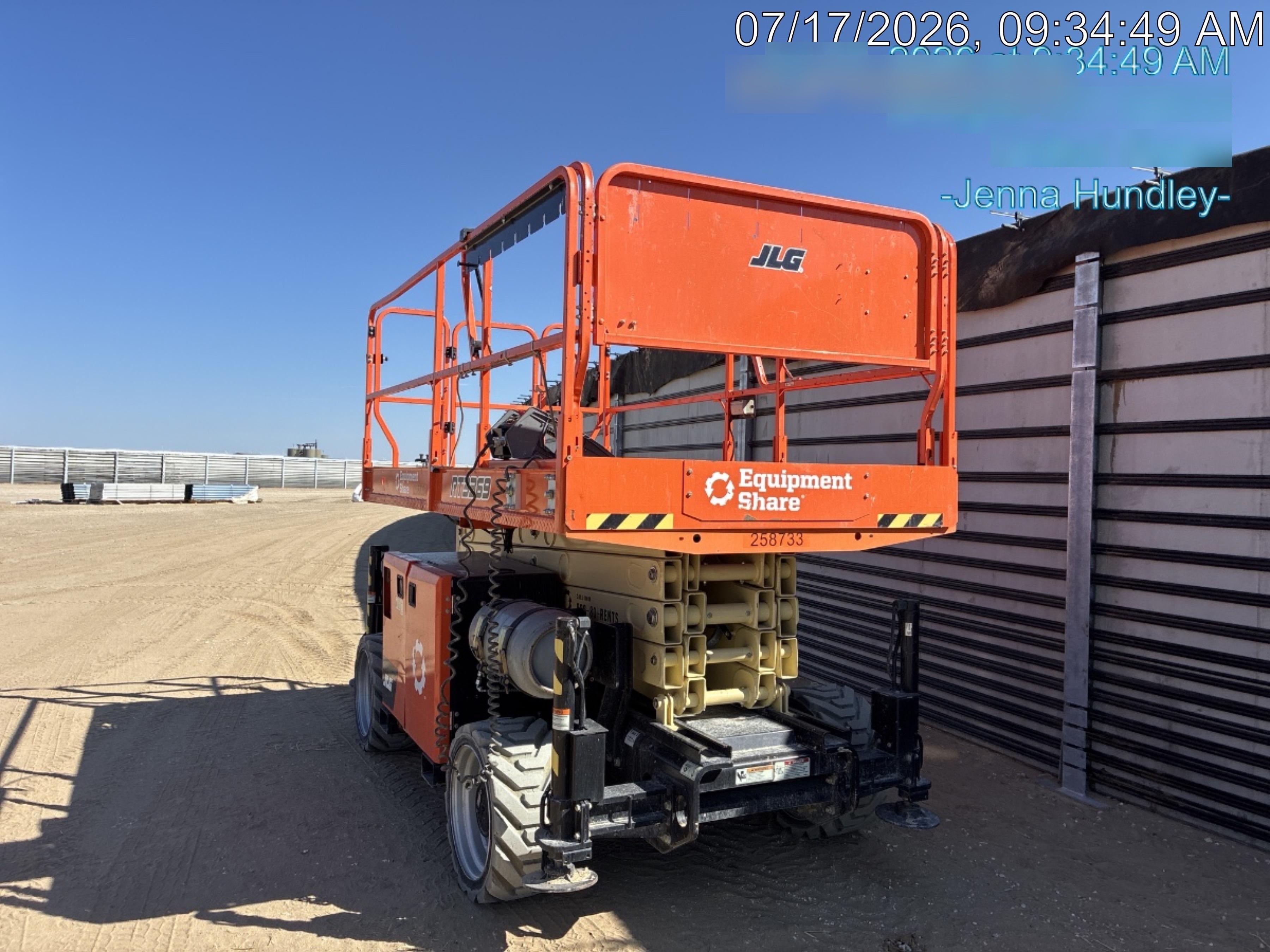 2022 JLG RT3369