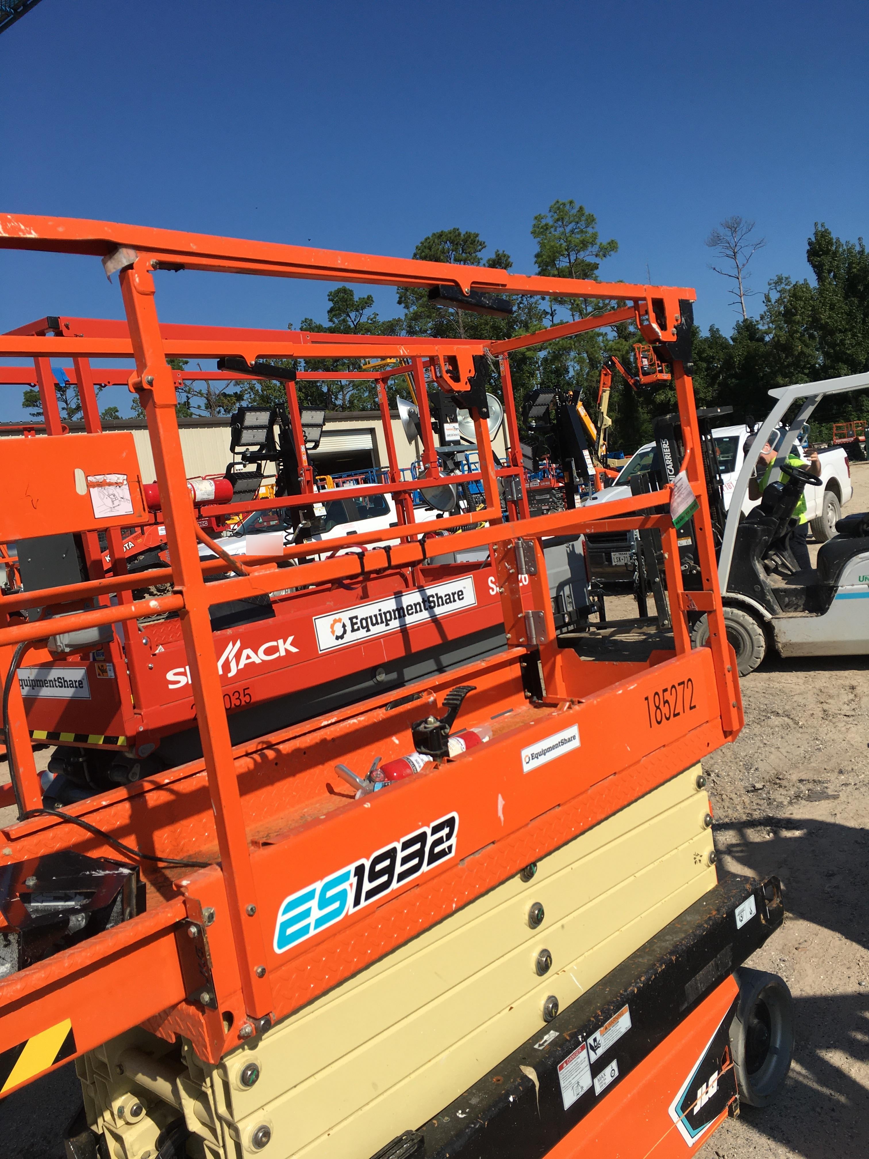 2021 JLG ES1932